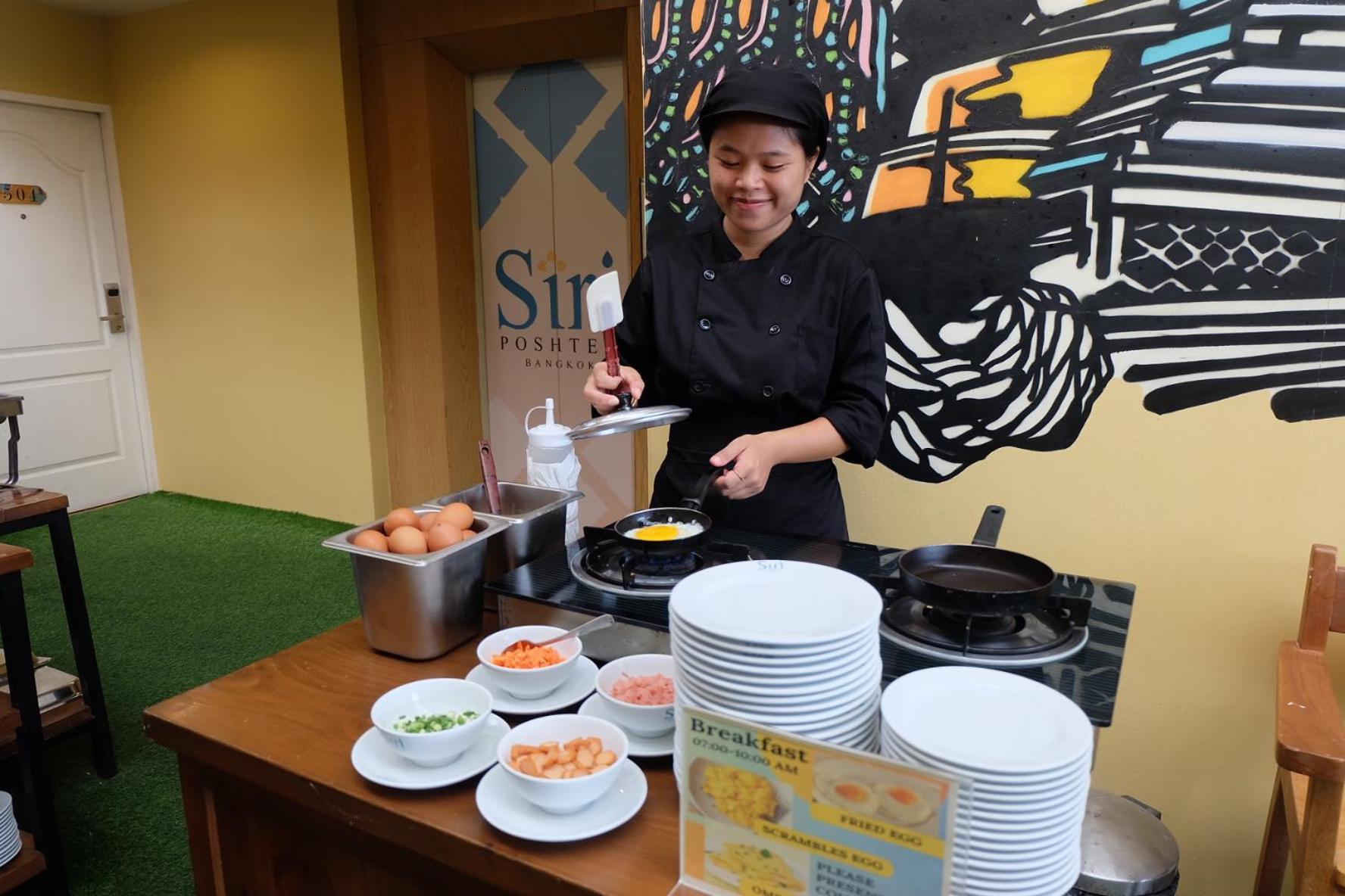 Siri Poshtel Bangkok Hostel Exterior foto