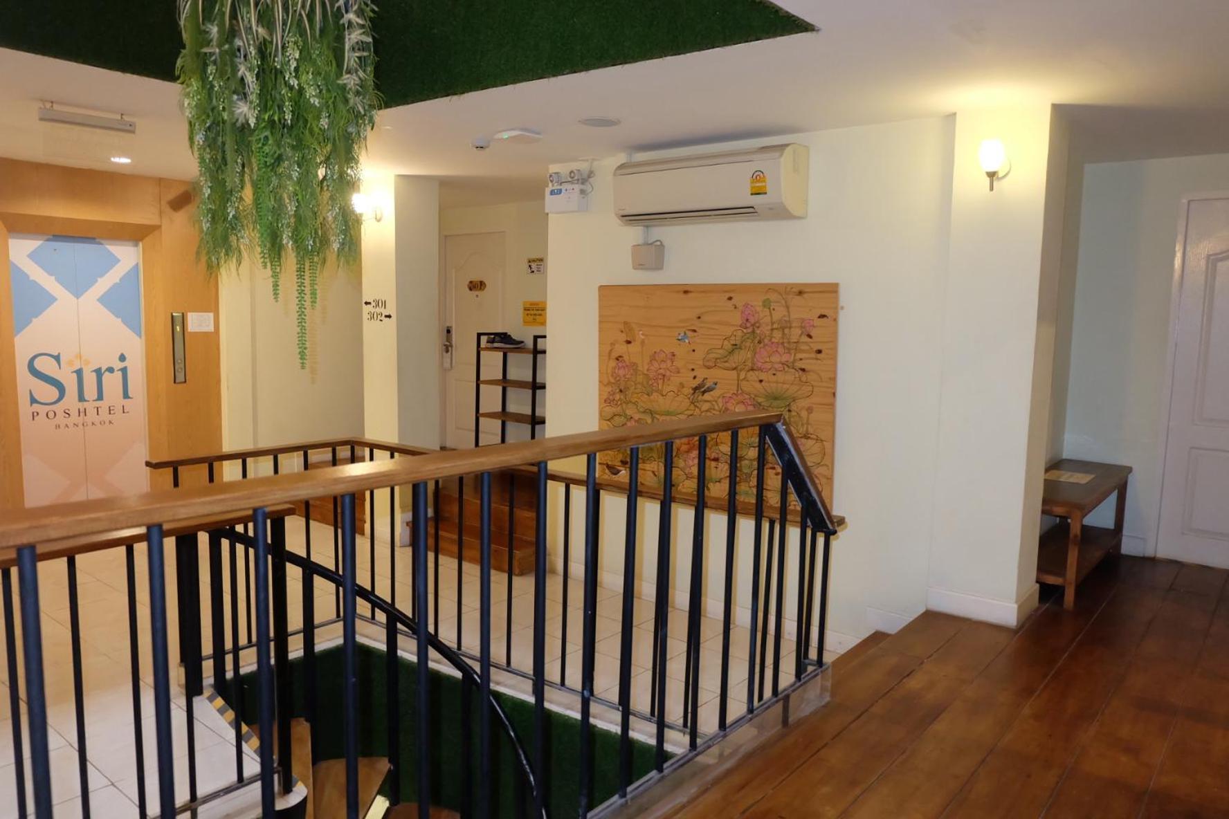 Siri Poshtel Bangkok Hostel Exterior foto
