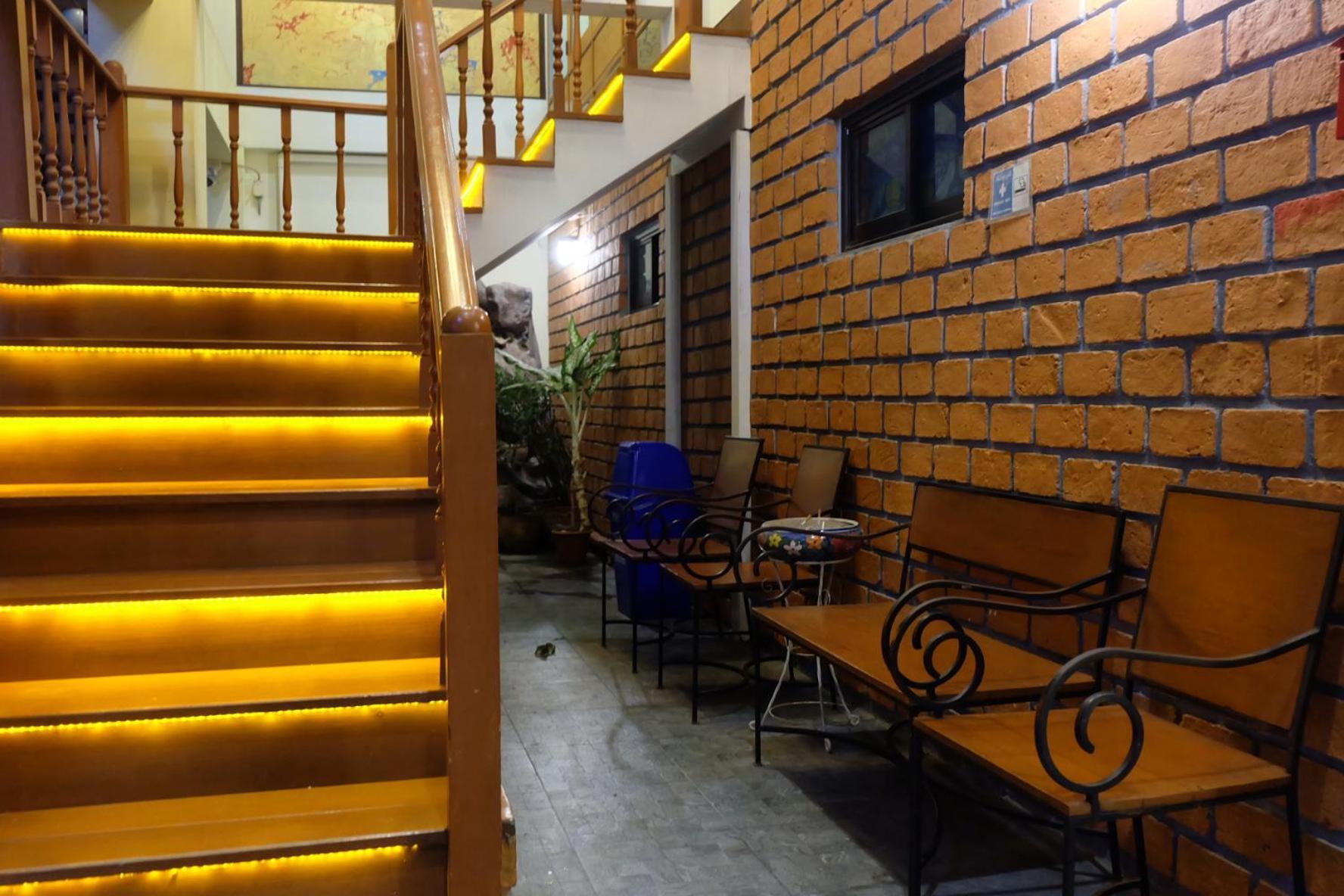 Siri Poshtel Bangkok Hostel Exterior foto