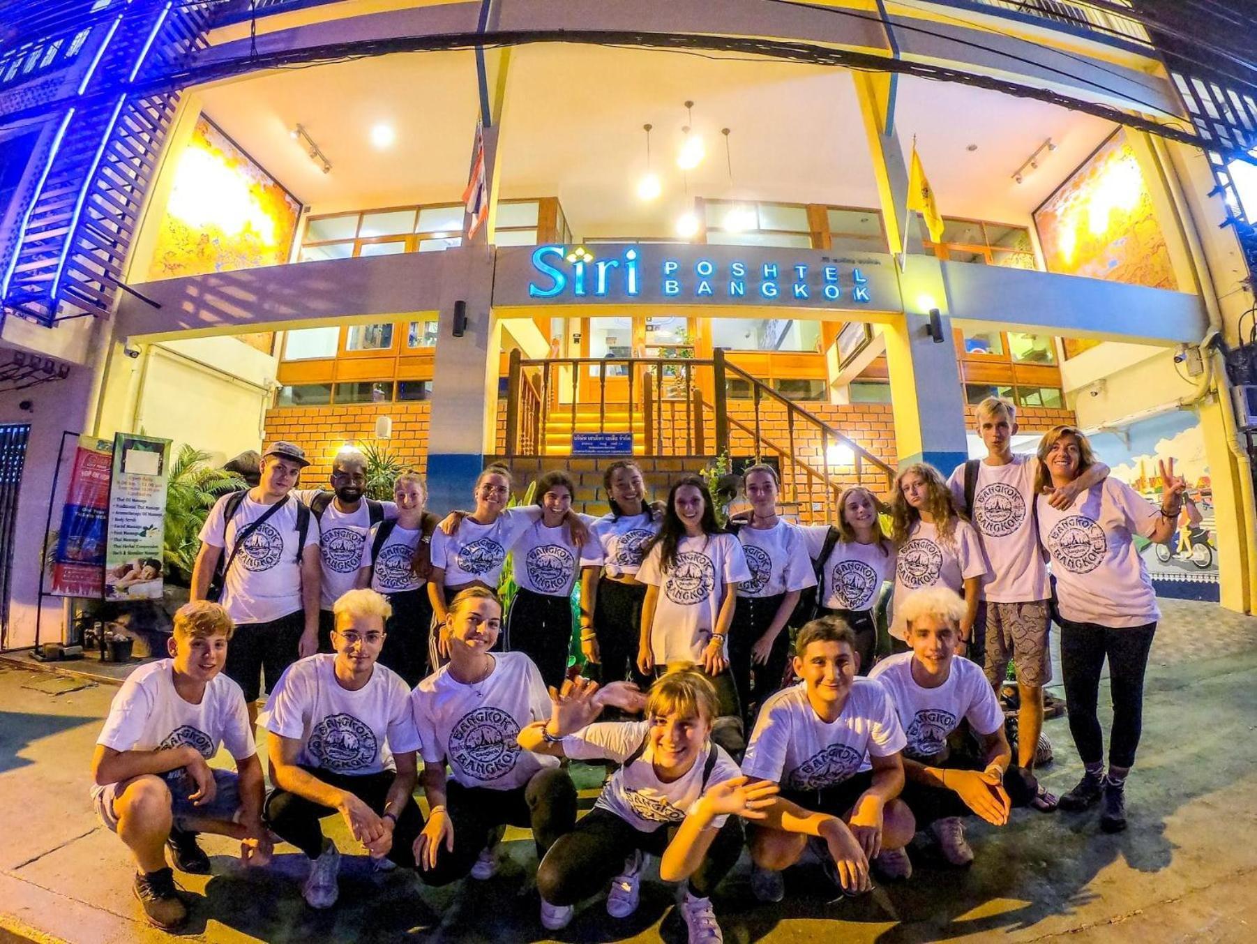 Siri Poshtel Bangkok Hostel Exterior foto